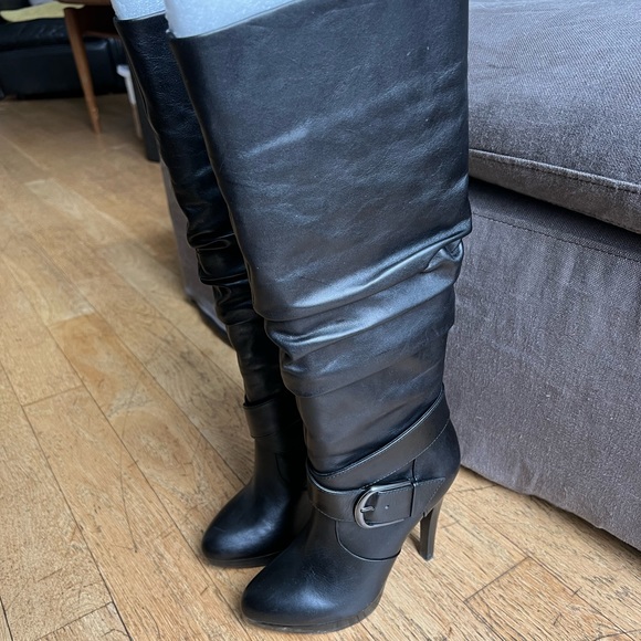 Knee high boots! - Picture 2 of 5